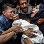 الطبيب فيصل جمال يروي لحظات انهيار وصبر الطبيبة آلاء النجار بعد استشهاد 8 من أطفالها في غزة