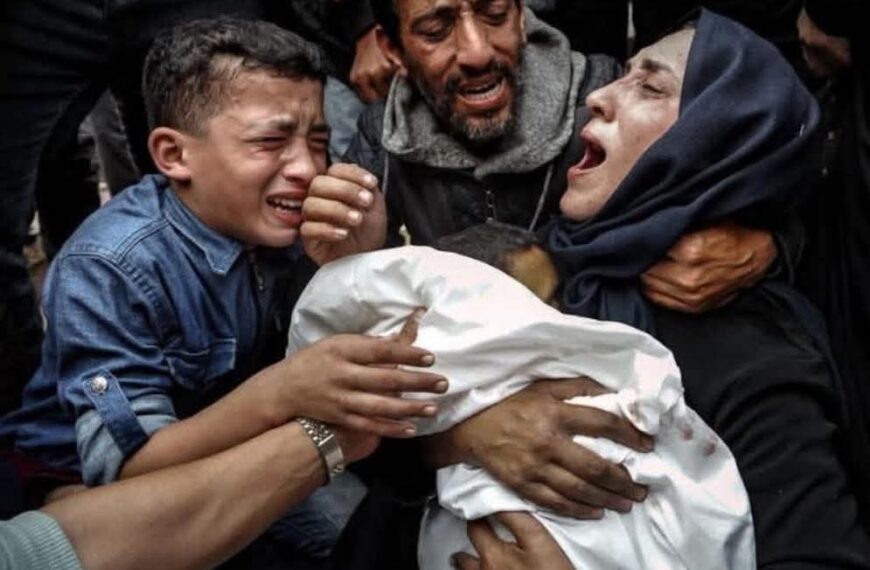 الطبيب فيصل جمال يروي لحظات انهيار وصبر الطبيبة آلاء النجار بعد استشهاد 8 من أطفالها في غزة