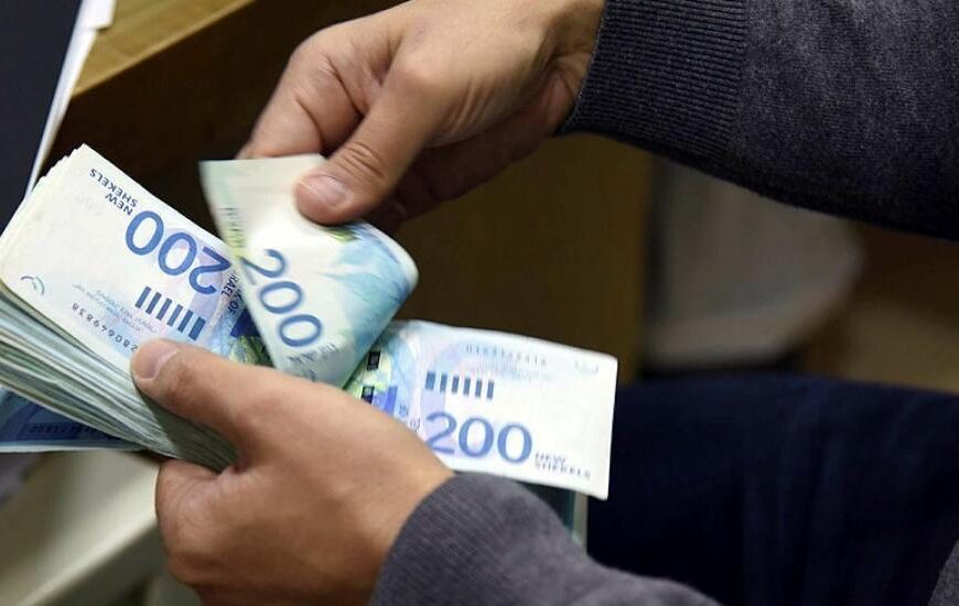 هل الحكومة قادرة على صرف 70% من الراتب للموظفين العموميين لهذا الشهر ؟