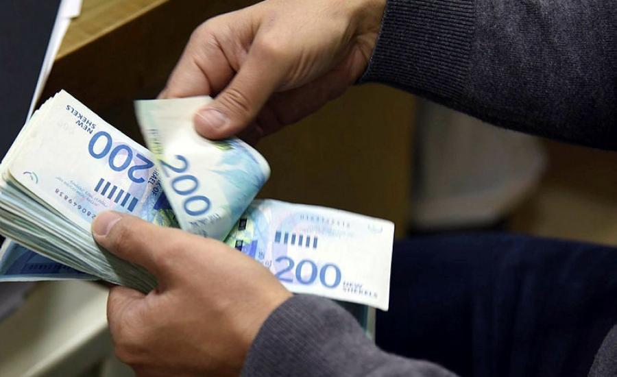 Read more about the article هل الحكومة قادرة على صرف 70% من الراتب للموظفين العموميين لهذا الشهر ؟