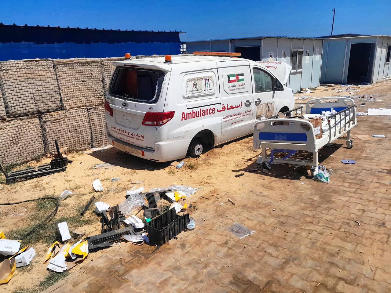 You are currently viewing القطاع الصحي يستنكر جريمة السطو على المستشفى الميداني في الزوايدة