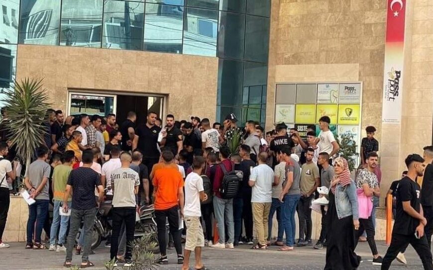 حلم الخروج من غزة: شباب يبحثون عن أمل خارج الحدود