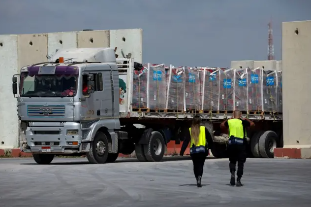 Read more about the article جهود دولية لتأمين الإغاثة في غزة: مراكز جديدة للنازحين في الجنوب