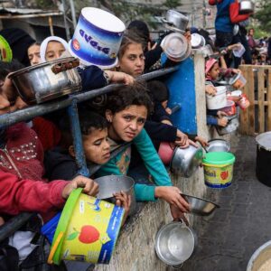 شركة أمريكية تتولى توزيع المساعدات في غزة بإشراف&hellip;
