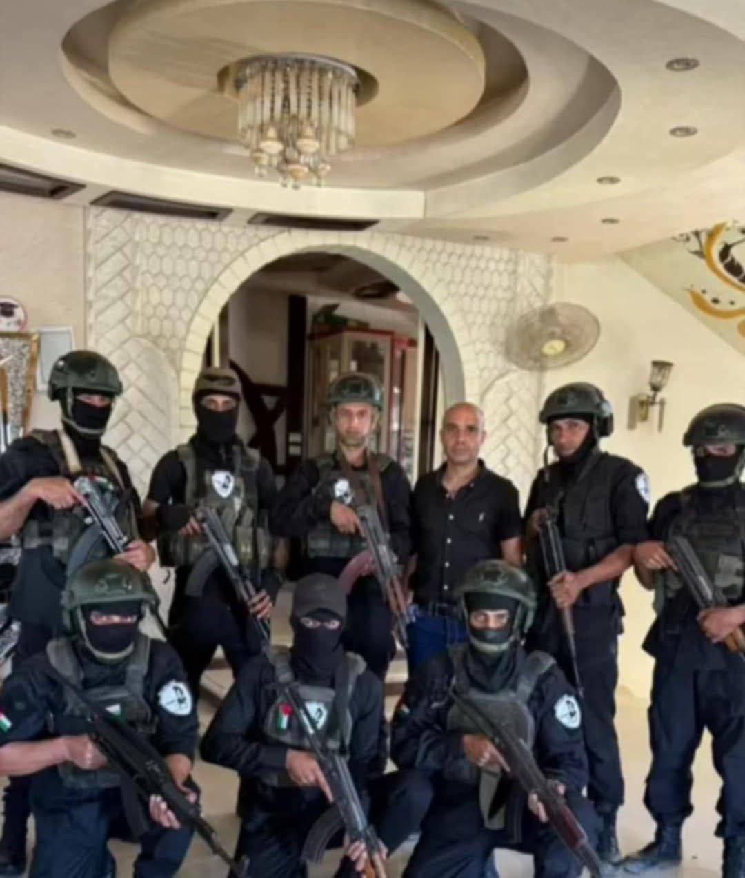 You are currently viewing إسرائيل تقرّ بتسليح مجموعات في غزة لمواجهة حماس