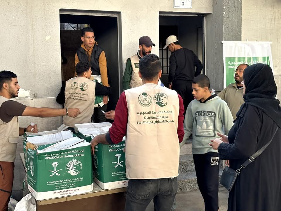 Read more about the article رابط التسجيل للاستفادة من الطرد السعودي في قطاع غزة ضمن حملة مركز الملك سلمان للإغاثة والأعمال الإنسانية.