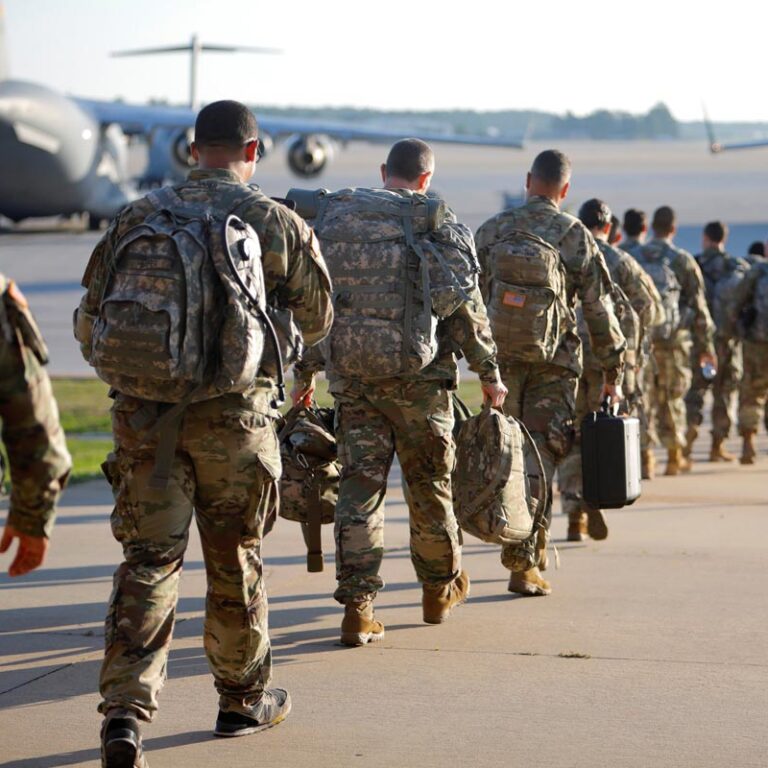 ضربة لإيران أم رسالة ردع؟ ماذا تخفي التحركات الأميركية الأخيرة؟