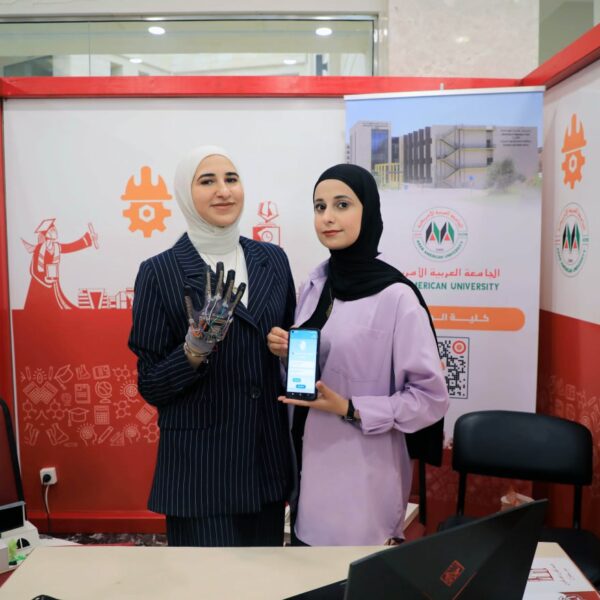 «القفاز الذكي الناطق» … ابتكار من طالبات الجامعة&hellip;