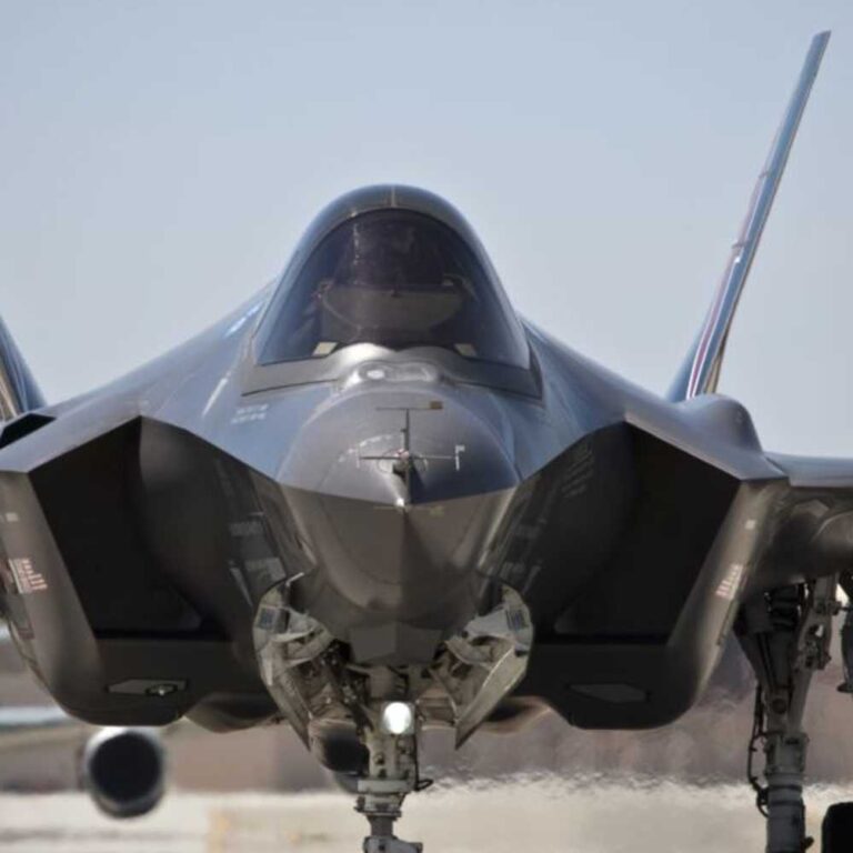 واشنطن تعزز انتشارها الجوي في المنطقة مع بقاء احتمال المواجهة مع إيران مرتفعًا