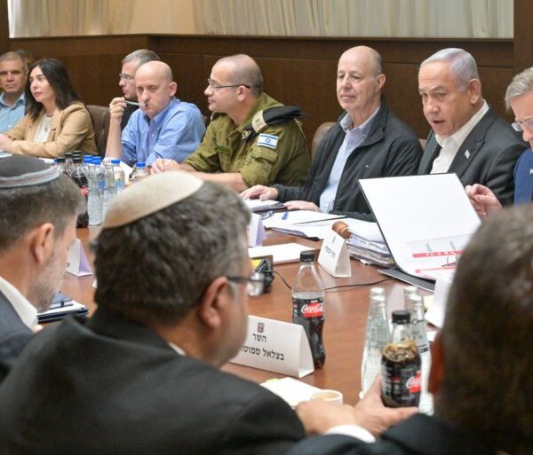 إلغاء جلسة الكابينيت وسط ضغوط من الجيش لاستئناف&hellip;